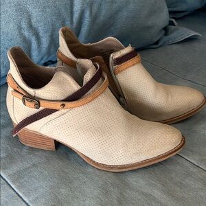 Stylish Cream Ankle Boots